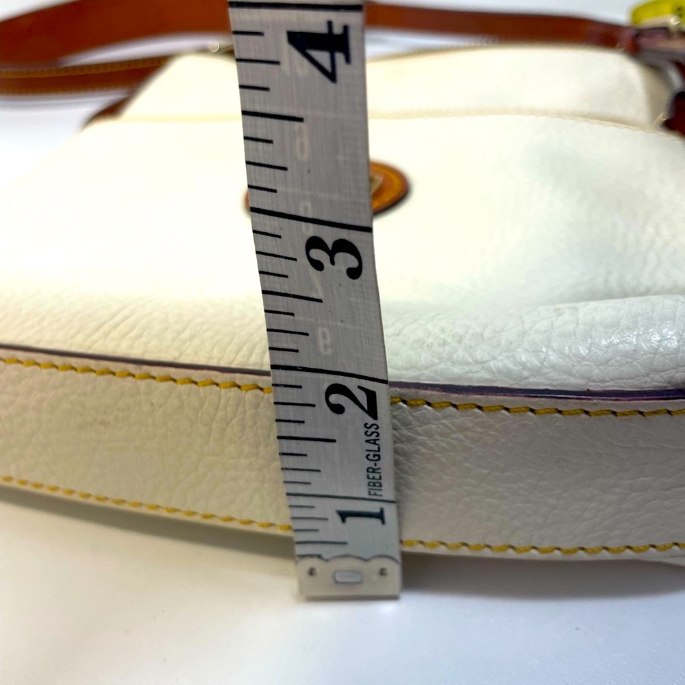 Dooney & Bourke Cream and Brown Leather Small Letter Carrier Shoulder Bag EUC - Picture 12 of 16
